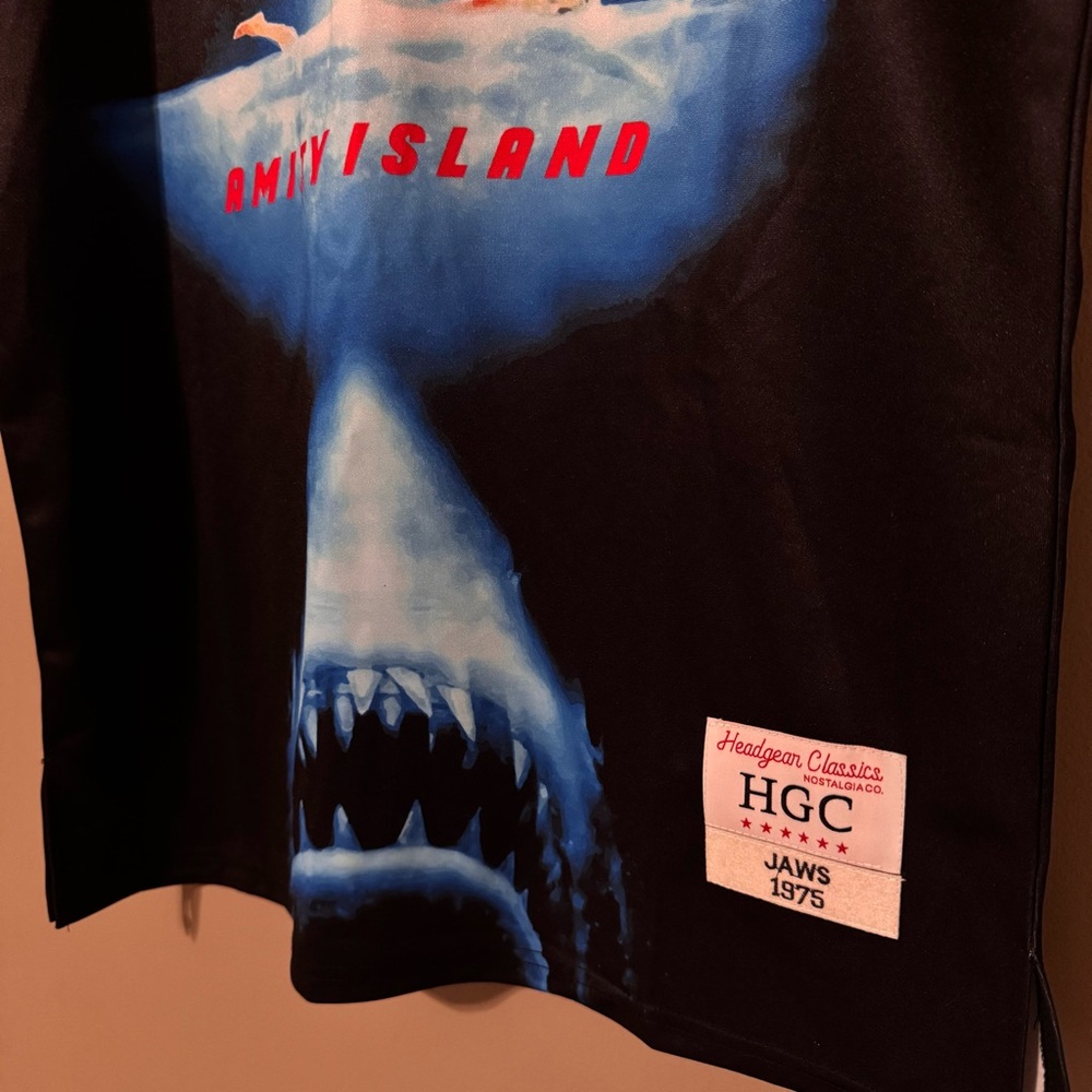 JAWS Amity Island Headgear Classics Premium Embroidered Graphic Jersey Men 2XL - Picture 4 of 5